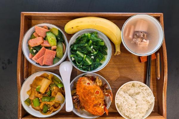 车主免费吃饭、洗车、充电！鸿蒙智行改名“鸿蒙大酒店”？