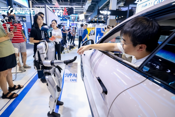 WAIC 2025：斑马智行联合通义及高通发布主动智能AI新技术