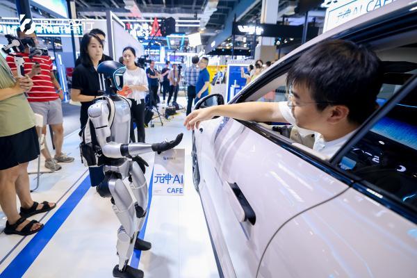 WAIC 2025：斑马智行联合通义及高通发布主动智能AI新技术