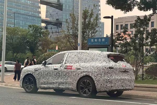问界M8缩小版？新款问界M7谍照曝光，预计9月上市