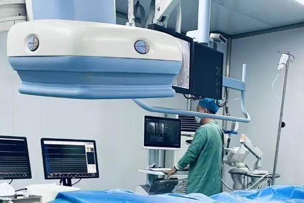 睿心医疗发布全自动AI血管介入手术机器人，预计下半年投入动物手术