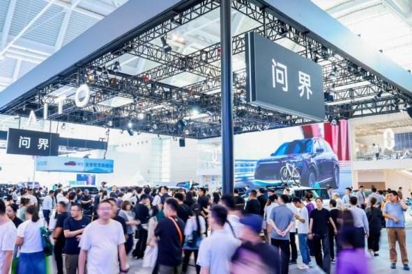 智慧再进化，豪华启新境：问界全系车型登陆天津车展