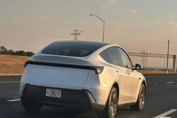 前脸“秃”了，疑似廉价版Model Y实车曝光，会卖多少钱？
