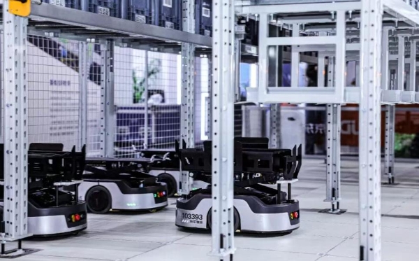 京东大动作:首发三款 “狼族” 机器人,未来5年要采购300万台机器人