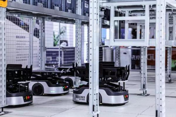 京东大动作：首发三款 “狼族” 机器人，未来5年要采购300万台机器人