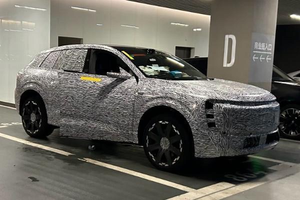 AUDI首款纯电SUV-E8谍照曝光！终于不是“换壳”车了