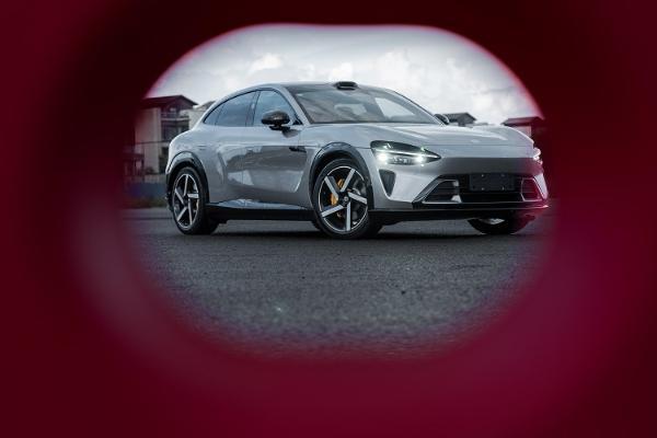 第一财经公开抬华为，贬小米！小米法务部没有反应？