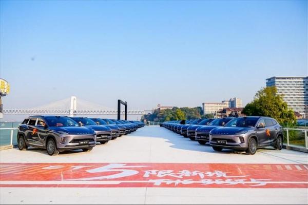 智驾远航新篇章 星途璀璨耀江城 星途ET5百台车交付仪式圆满举行