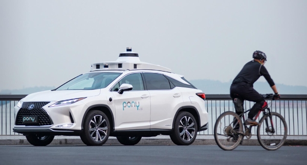 小马智行港股涨超9%背后