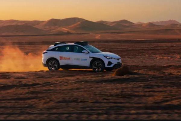 小马智行港股涨超9%背后