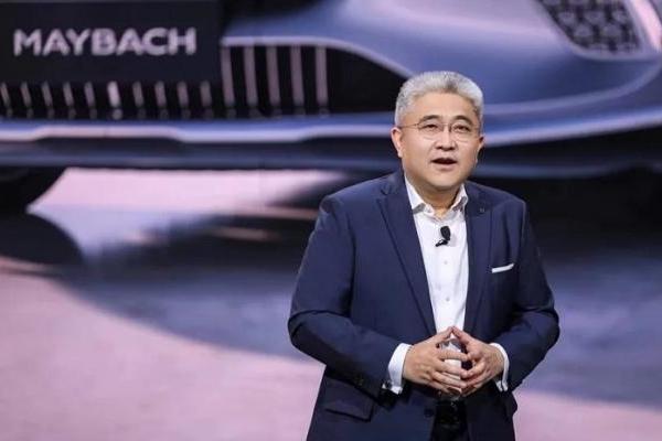 奔驰CEO回应迈巴赫失控：对方作弊了！