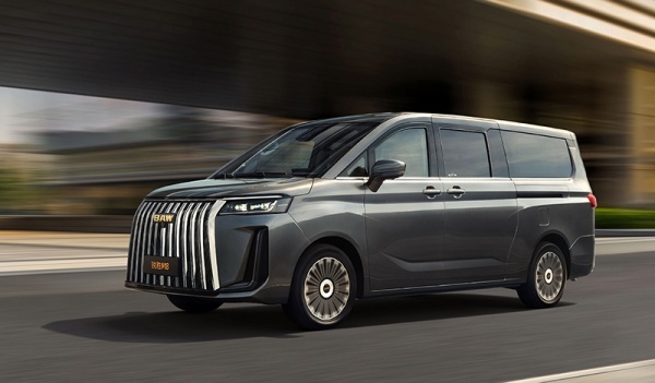 北京汽车制造厂锐胜M8上市 售价15.98-22.98万