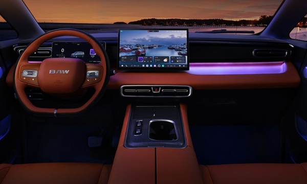 北京汽车制造厂锐胜M8上市 售价15.98-22.98万