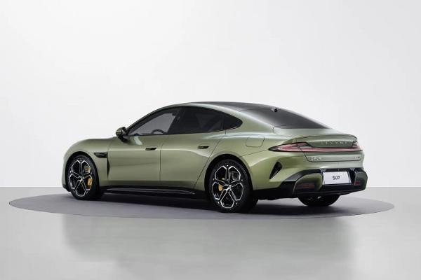 唯有特斯拉通过测试？多位博主自发实测倒车AEB