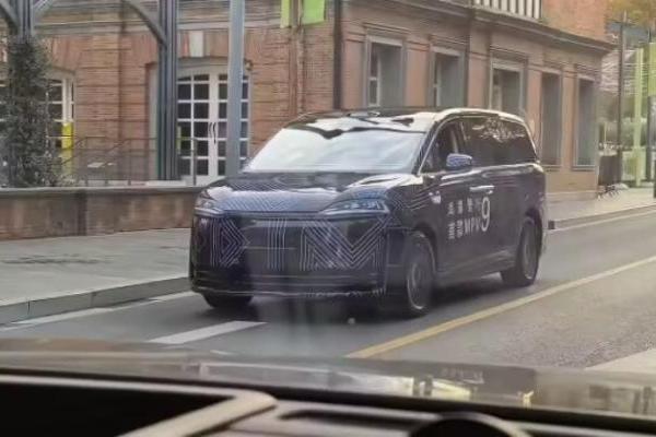 智界V9刚官宣没多久，智界的跑车级SUV也要来了？