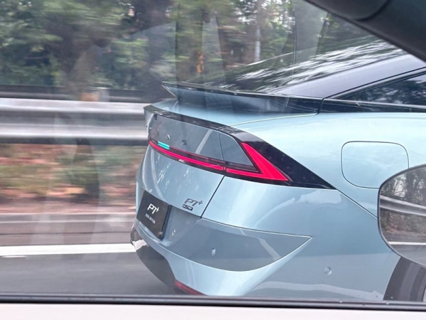 小鹏P7+增程版实车图曝光 搭载1.5T增程动力