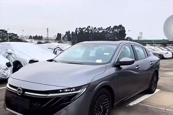 东风日产全新轩逸实车曝光 延续海外版造型