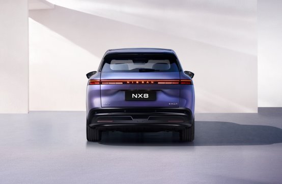 黑色的汽车AI 生成的内容可能不正确。