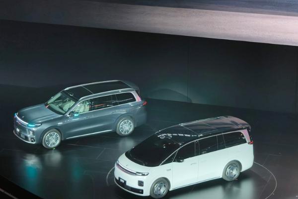 零跑发布首款MPV D99！明年挑战100万销量目标？