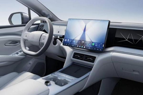 比亚迪宋Ultra EV内饰公布，没什么新意，还是家族化的设计风格