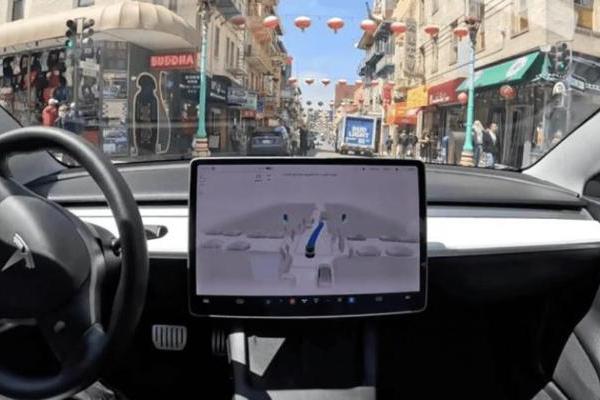 理想领先特斯拉！马斯克确认FSD即将上线“用嘴控车”