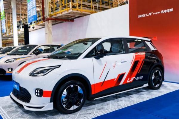 永州足球队获赠国民好车！埃安UT系列sport版正式亮相！