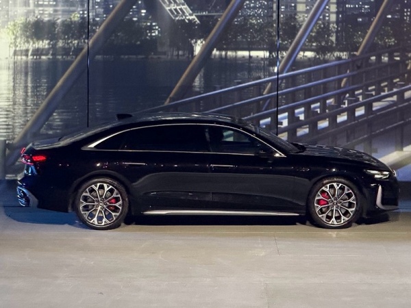 全新奥迪A6L开启预售 先享礼遇价32.3-43.6万