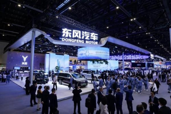 东风汽车亮相2026北京车展：“东方风起2030”计划启航，“三个东风”焕新出发