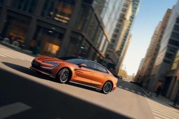 告别“选择题”：一款旗舰轿车背后的体系化创新逻辑