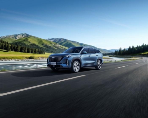 智能进阶定义燃油SUV价值标准，第四代博越L小蓝灯版上市限时价11.99万元！