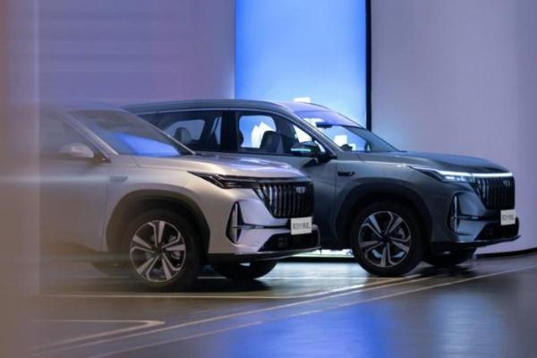 智能进阶定义燃油SUV价值标准，第四代博越L小蓝灯版上市限时价11.99万元！