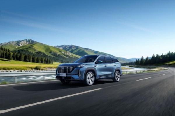 智能进阶定义燃油SUV价值标准，第四代博越L小蓝灯版上市限时价11.99万元！