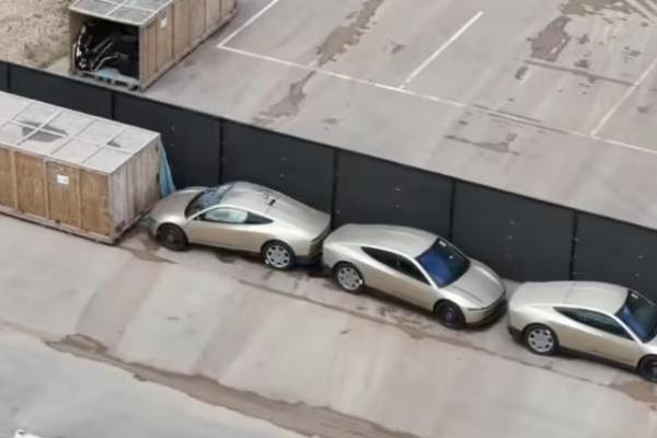 超50辆特斯拉Cybercab实车堆满德州工厂，这是要准备大干一场？