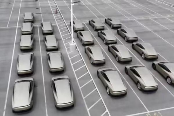 超50辆特斯拉Cybercab实车堆满德州工厂，这是要准备大干一场？