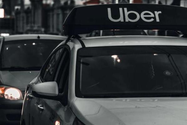 传优步计划投100亿美元押注Robotaxi