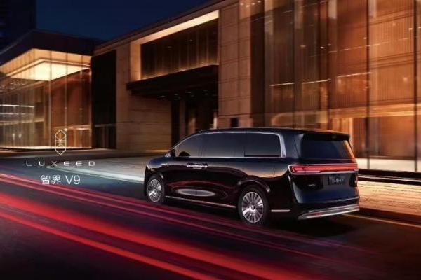 余承东剧透智界V9黑科技，车载制氧+不断冷冰箱，能打动多少人？