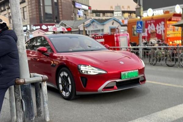 上海惊现小米出租车！网友：能回本吗？