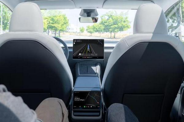 特斯拉在休斯敦和达拉斯推出Robotaxi服务，运营区域有限且细节未披露