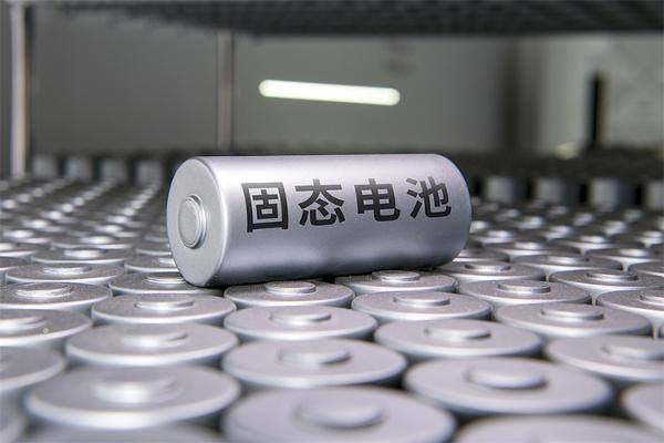 给固态电池泼冷水：宁德时代曾毓群称2030年前百万级装车可能性很小