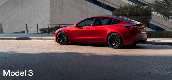 特斯拉Model 3电池衰减对比：磷酸铁锂版本表现最佳