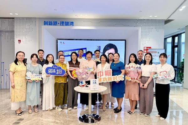 书香赋能 | 盖世集团CEO周晓莺出席汽车创新港读书会，分享《汽车出海》实践与策略