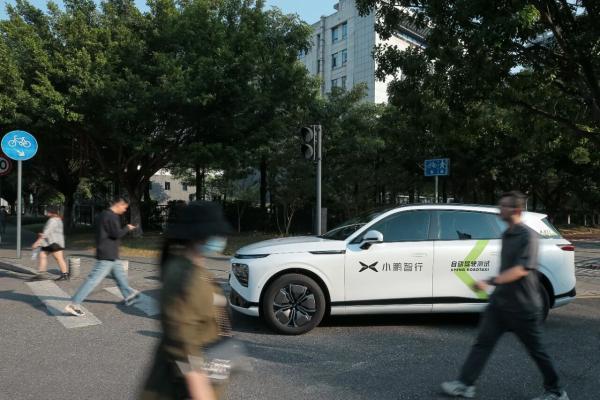 小鹏Robotaxi广州完成超2000次内测，目标2027年无安全员载客运营