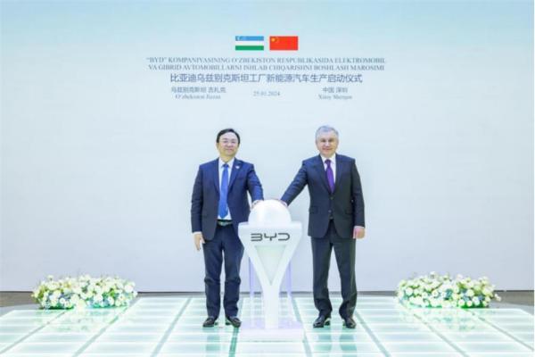 比亚迪荣获乌兹别克斯坦国家级勋章 总统亲自授奖