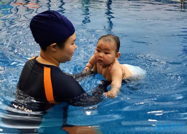 婴幼儿游泳有助于宝宝身体健康发育