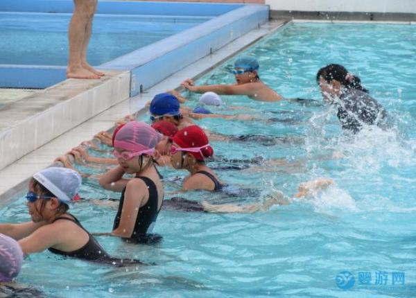 儿童学游泳要从自由泳开始学
