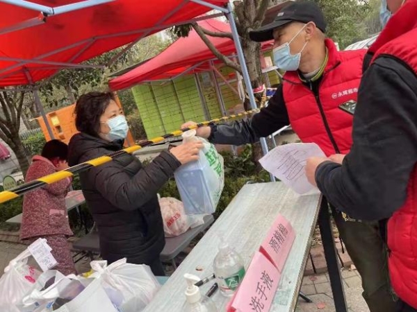 永辉推出疫情保供套餐，在上海浦江镇日配超5000单
