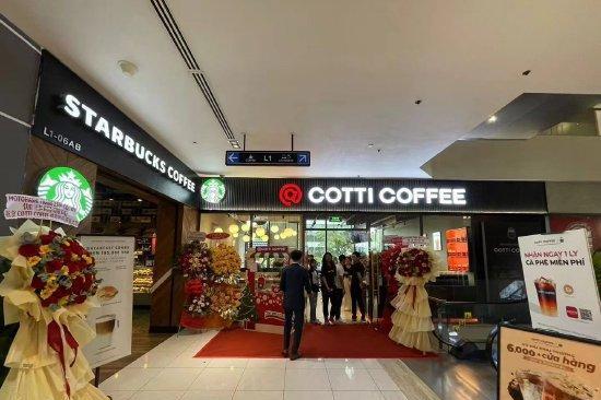 库迪咖啡越南首店开业，开在了星巴克旁边