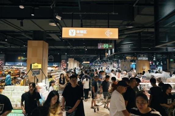 永辉泉州首家“学习胖东来”自主调改店开业 品质服务双升级
