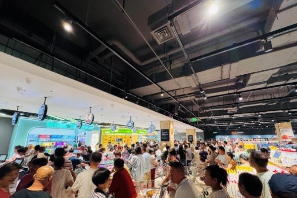 永辉超市长治首家“胖永辉”长治万达广场店焕新开业