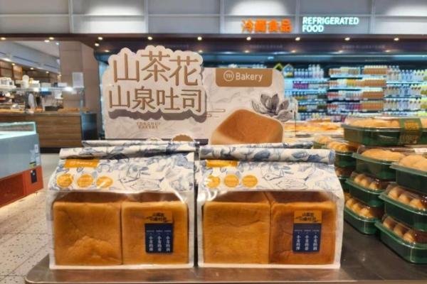 永辉烘焙“山茶花吐司”上市，爆品矩阵加速品类增长
